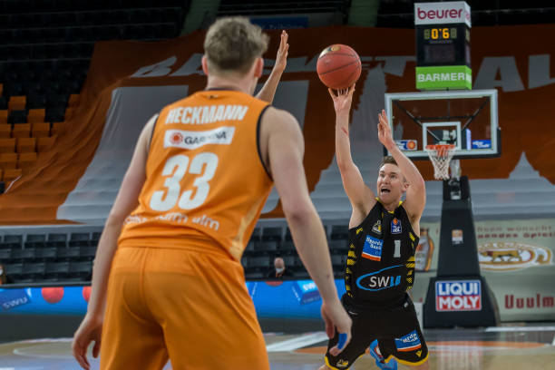 他运动员及 他运动员及